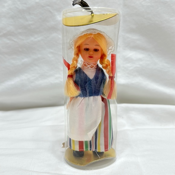 Finland Doll - Picture 1 of 3
